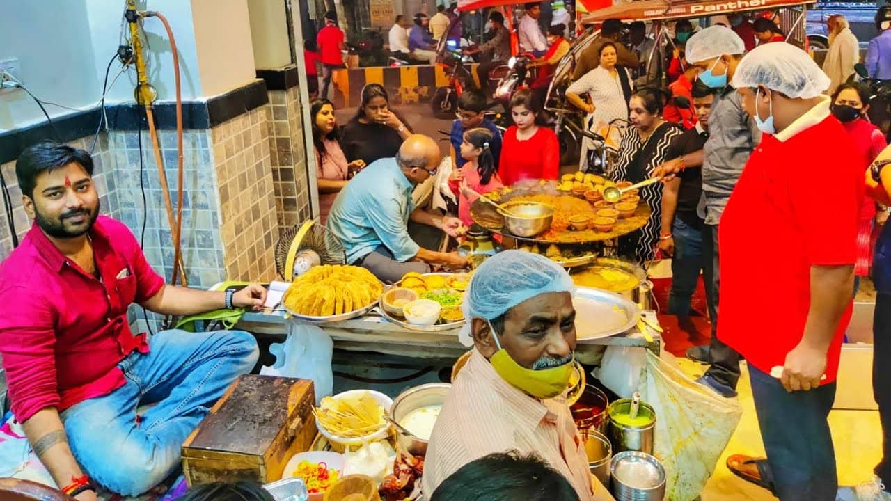 Indian Street Food | Varanasi | Tomato Chat | Doulath ki Chat | Street Byte | Silly Monks
